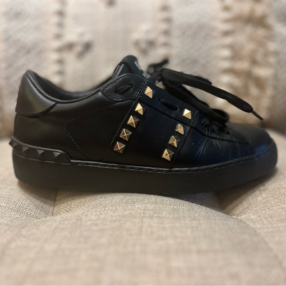 VALENTINO Garavani Rockstud Untitled Sneaker in Calfskin Leather (size 37 1/2)